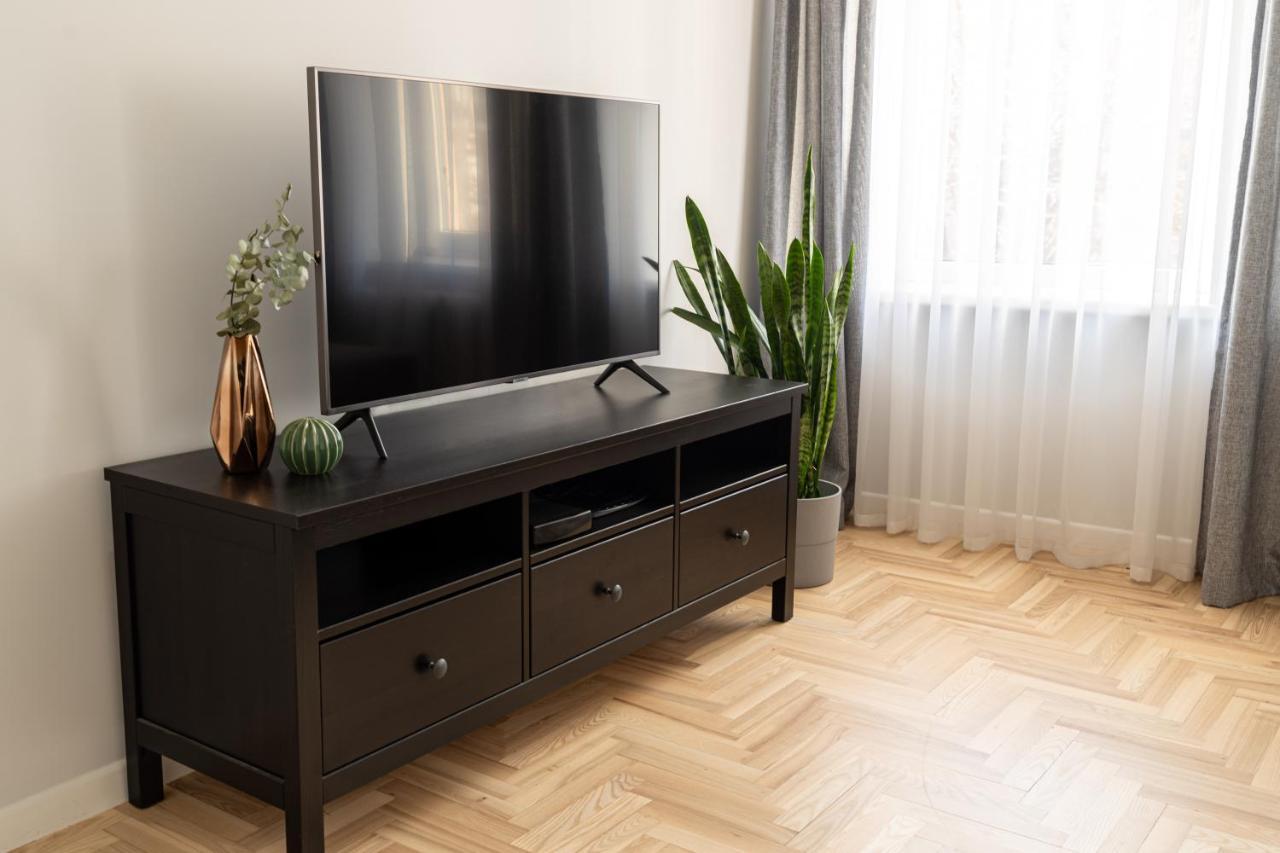 Lovely Apartment In The City Center คอนัส ภายนอก รูปภาพ