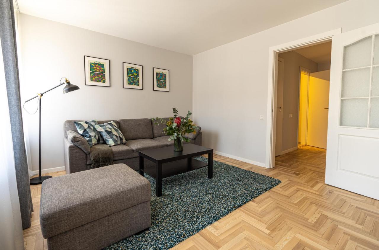 Lovely Apartment In The City Center คอนัส ภายนอก รูปภาพ